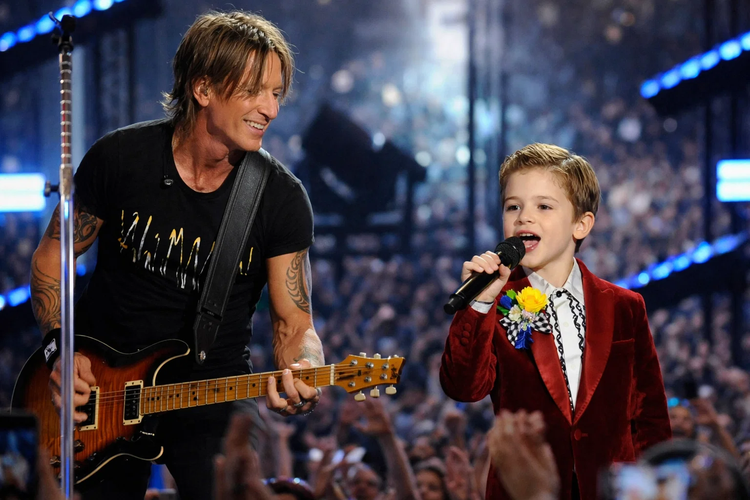 ๐ No One Knew What Was Coming ๐ญ The Crowd Expected One Last Song โ Then Keith Urban Called Out Kelly Clarksonโs Son