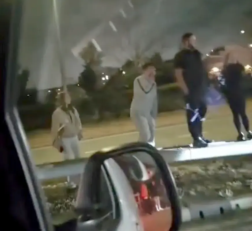 “We Are Being Terrorized”: Panicked Families Trapped Inside Homes as Mob Crowds Block Estate Exits in Dartford